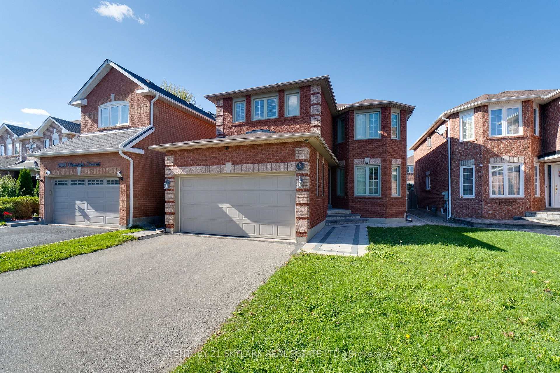 3841 Periwinkle Crescent Mississauga Ontario Canada Rent residential Angie Cebic Queensway Real Estate Brokerage Inc.
