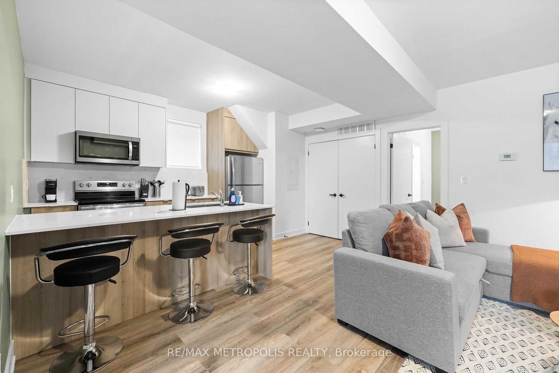 B - 447 Lansdowne Avenue Toronto Ontario Canada Rent residential Gurin Brar RE/MAX Metropolis Realty Brokerage*