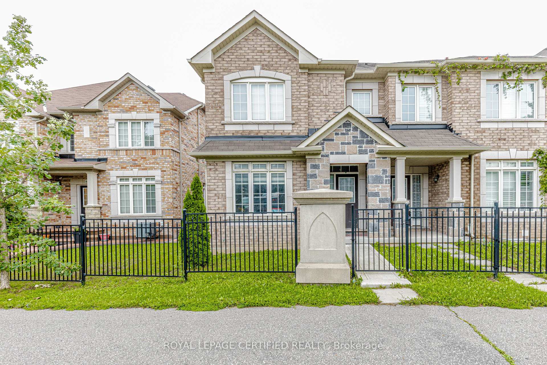 66 Hatton Court Brampton Ontario Canada Sale residential Florina Craiu-Botan Royal Lepage Certified Realty, Brokerage*