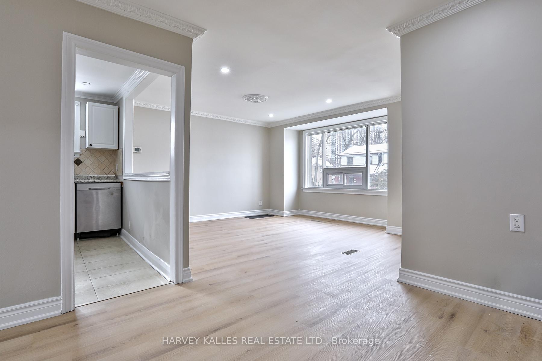 1239 Jane Street Toronto Ontario Canada Lease commercial   MOVETA REALTY INC., Brokerage*