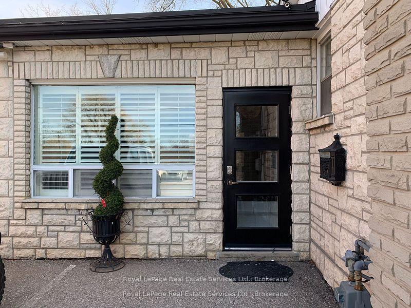 Lower Unit - 197 Broadway Street Mississauga Ontario Canada Lease commercial Cliff Barron RE/MAX Real Estate Centre, Inc., Brokerage *