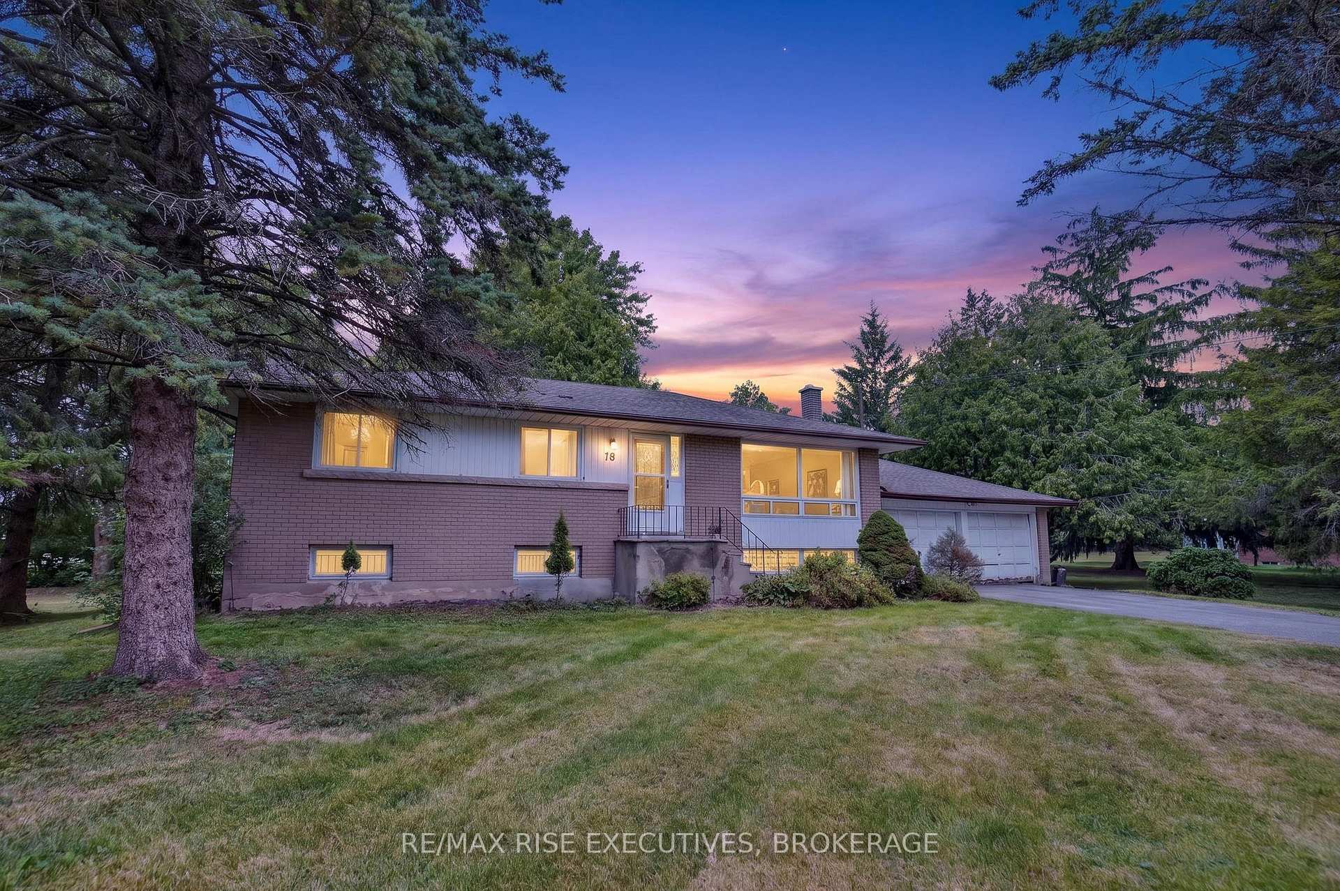 18 Dalgleish Avenue Kingston Ontario Canada Sale residential Team Tallen Royal LePage Proalliance Realty, Brokerage*