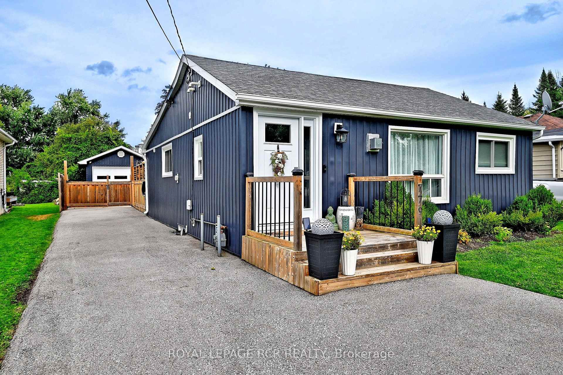 779 Sheppard Avenue Georgina Ontario Canada Sale residential Debbie Martin Royal LePage RCR Realty, Brokerage *