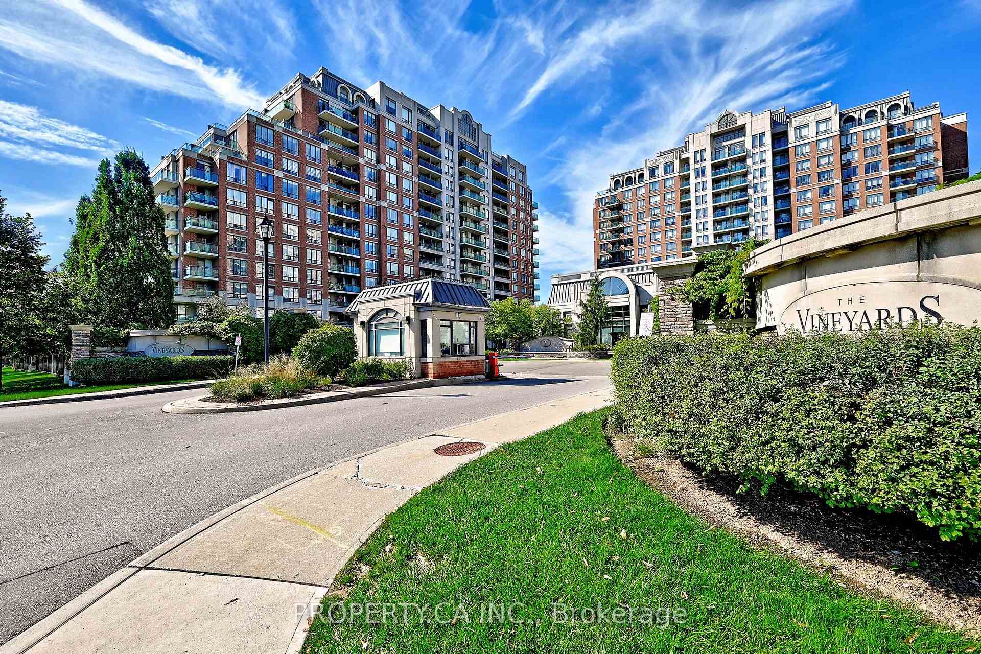 1013 - 310 Red Maple Road Richmond Hill Ontario Canada Sale residential TATIANA ROLINSKY Re/Max YOUR COMMUNITY REALTY