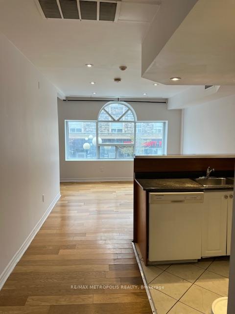 4 - 1431 & 1433 Gerrard Street E Toronto Ontario Canada Rent residential Kareem Henaway RE/MAX Metropolis Realty Brokerage*