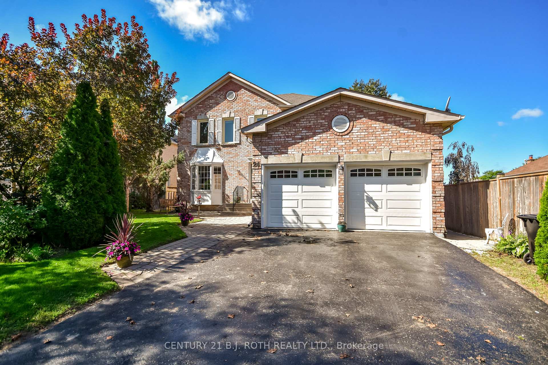 24 Grand Forest Drive Barrie Ontario Canada Sale residential Jason Gavadza Keller Williams Referred Urban Realty, Brokerage*
