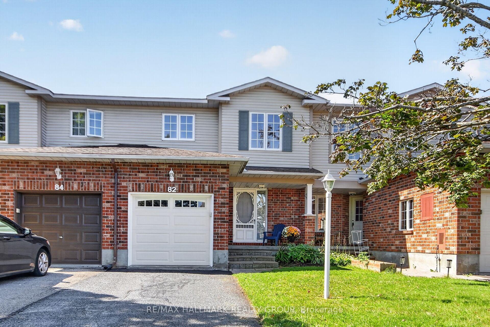 82 Whalings Circle Ottawa Ontario Canada Sale residential Christiane Lafleur RE/MAX HALLMARK REALTY GROUP Brokerage *
