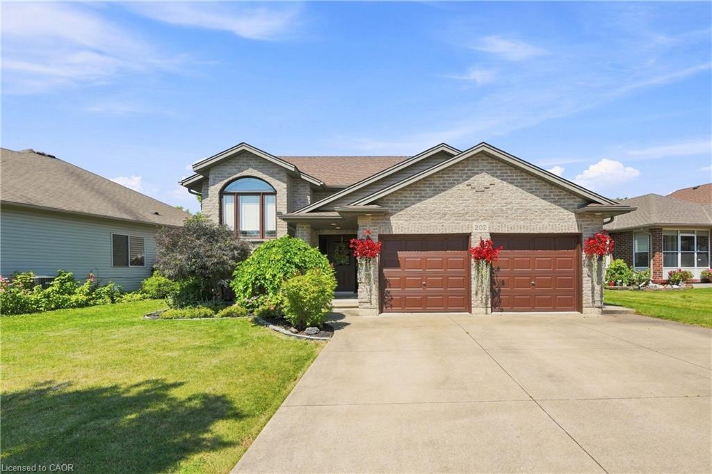 202 Wellbrook Boulevard Welland Ontario Canada Sale residential Wendy Singh Royal Star Realty Inc., Brokerage*