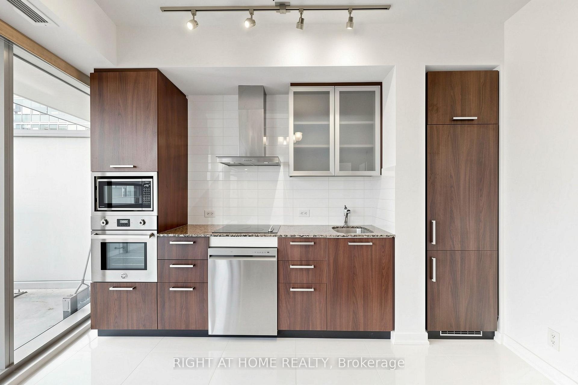 2006 - 14 York Street Toronto Ontario Canada Rent residential Pradip Nag Right at Home Realty, Brokerage*