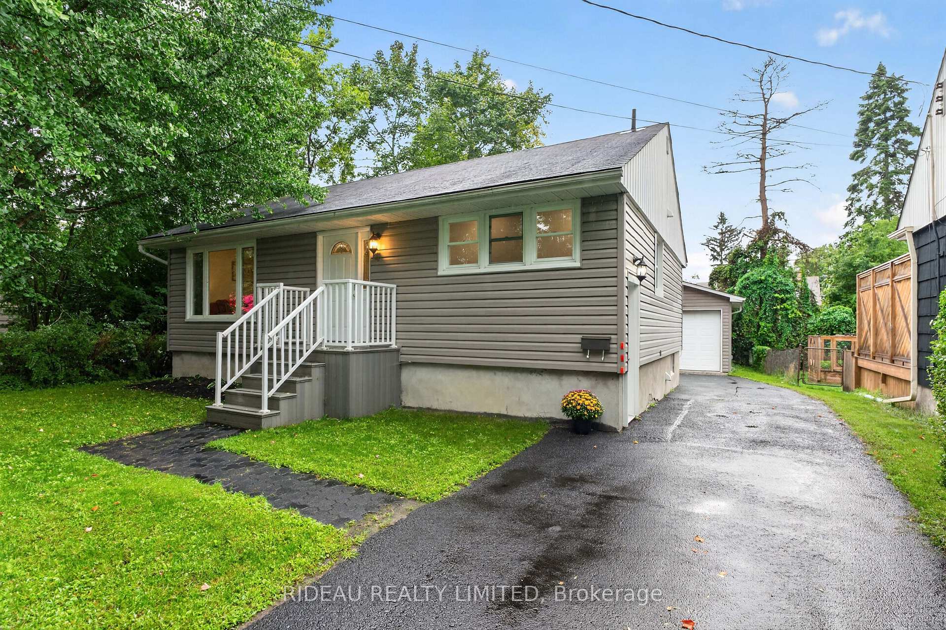 4 Otter Drive Brockville Ontario Canada Sale residential HomeLife/DLK Real Estate Ltd., Brokerage*