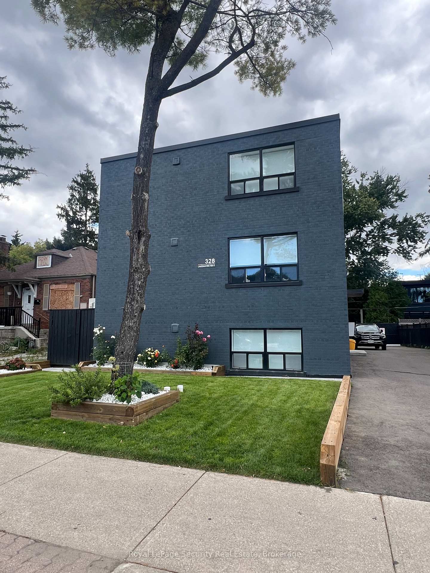 2 - 328 Lakeshore Road Mississauga Ontario Canada Rent residential Veronica Varela ROYAL LEPAGE SECURITY REAL ESTATE, BROKERAGE*