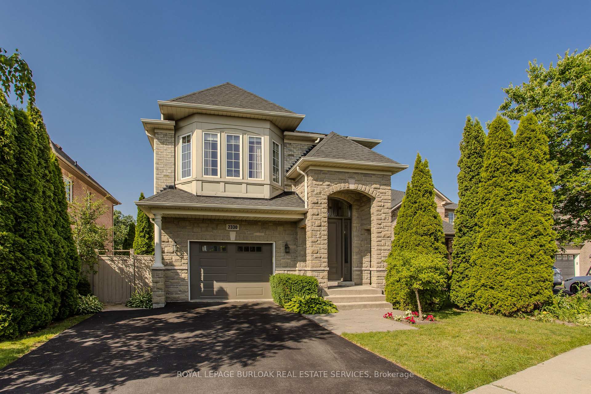 2330 Valleyridge Drive Oakville Ontario Canada Sale residential Adele McGovern RE/MAX West Realty Inc., Brokerage