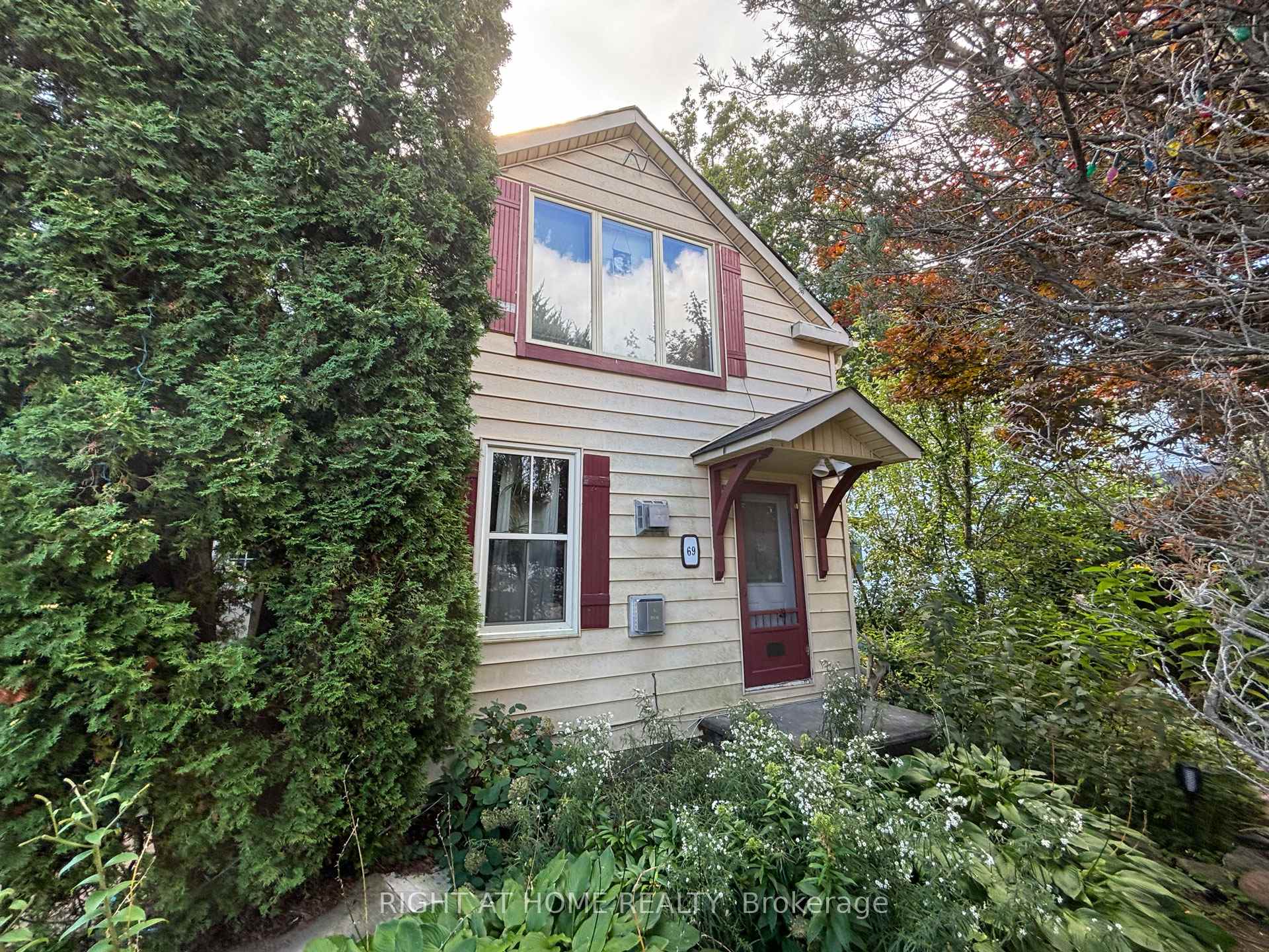 69 Berry Street Meaford Ontario Canada Sale residential Anita Mehra Right at Home Realty, Brokerage*