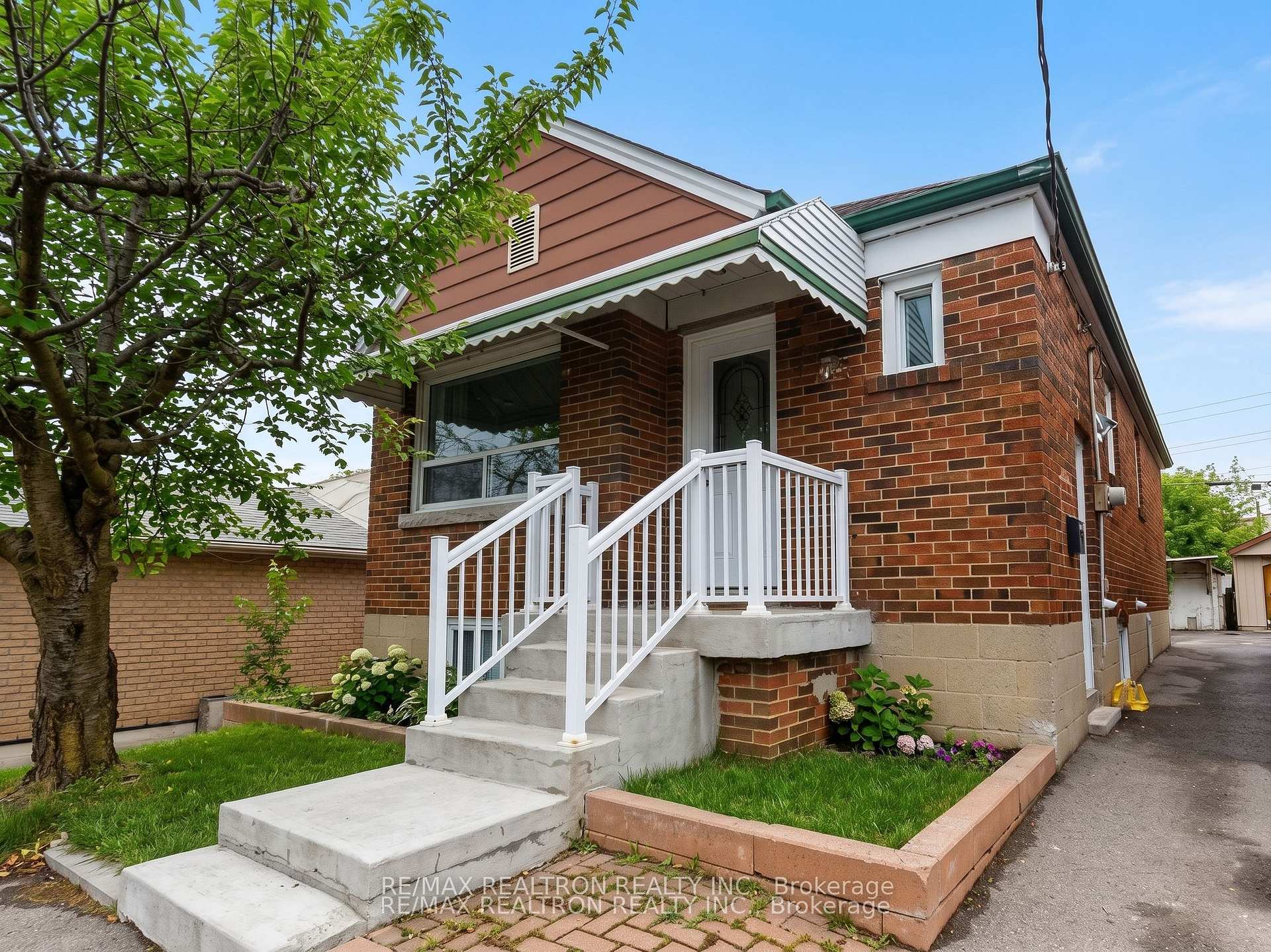 Main Floor - 78 Schell Avenue Toronto Ontario Canada Rent residential RON COMMODORE RE/MAX Realtron Realty, Inc. Brokerage*