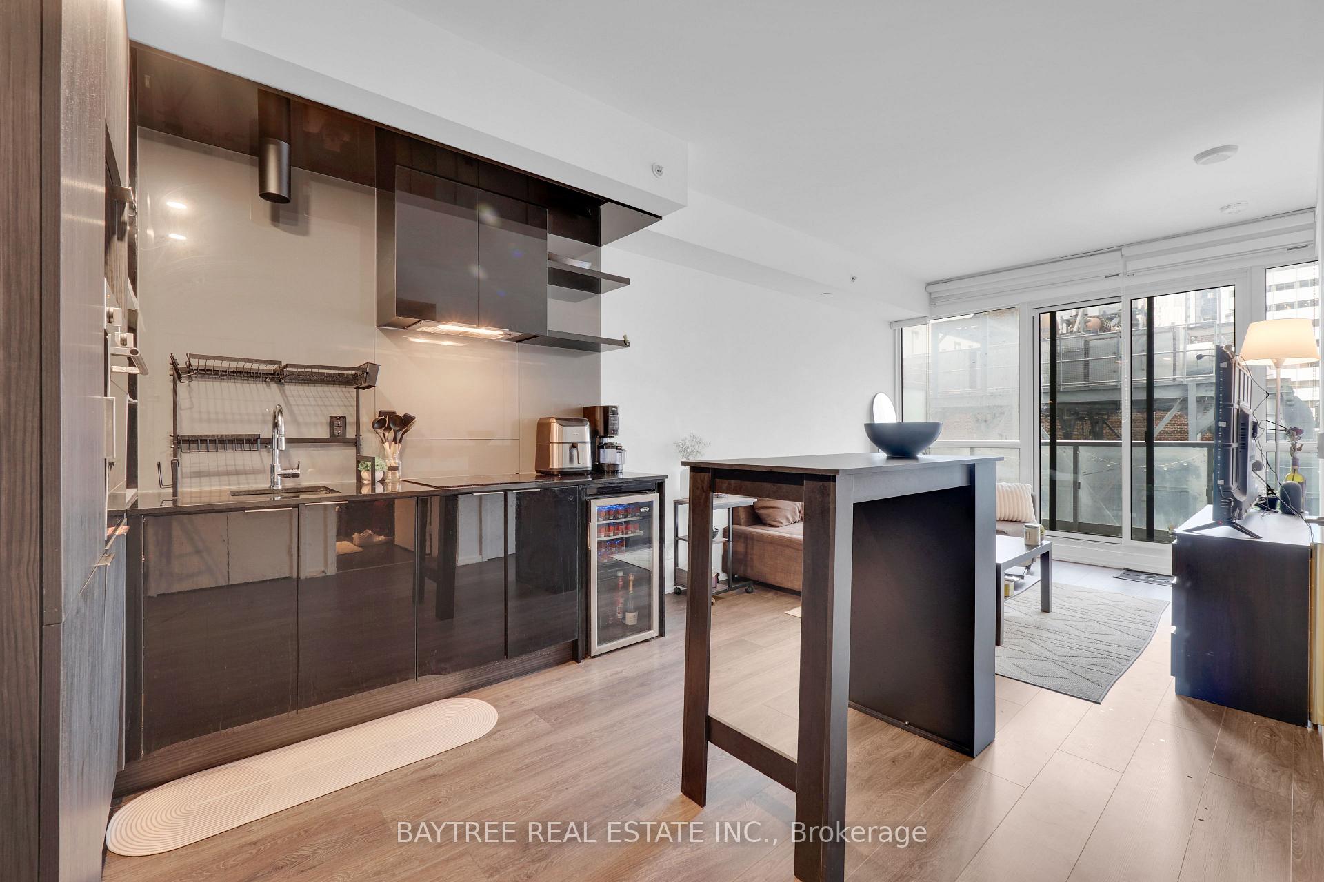 2610 - 70 Temperance Street Toronto Ontario Canada Rent residential Veronica Varela ROYAL LEPAGE SECURITY REAL ESTATE, BROKERAGE*