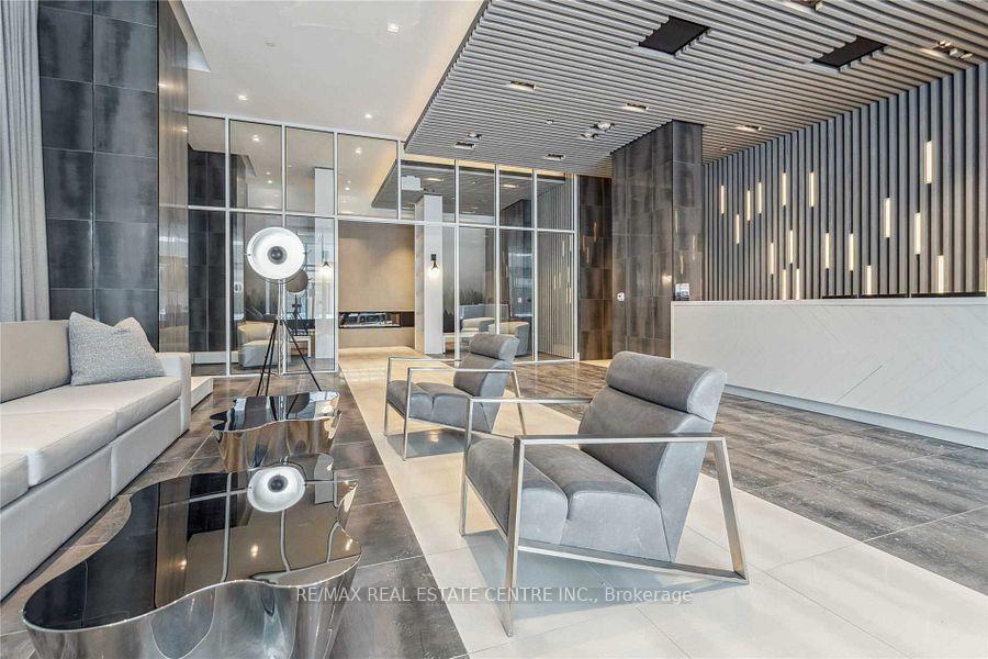 460 - 2481 Taunton Road Oakville Ontario Canada Rent residential Violetta Konewka RE/MAX Real Estate Centre Inc., Brokerage*