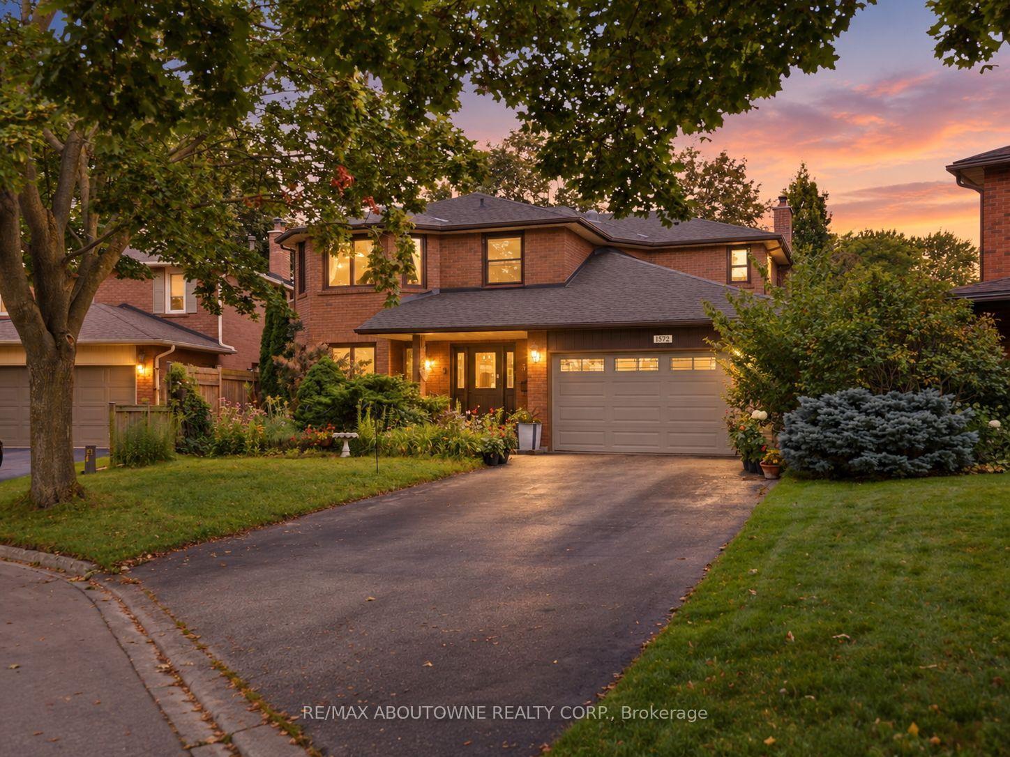 572 Harmony Avenue Burlington Ontario Canada Sale residential Angie Cebic Queensway Real Estate Brokerage Inc.