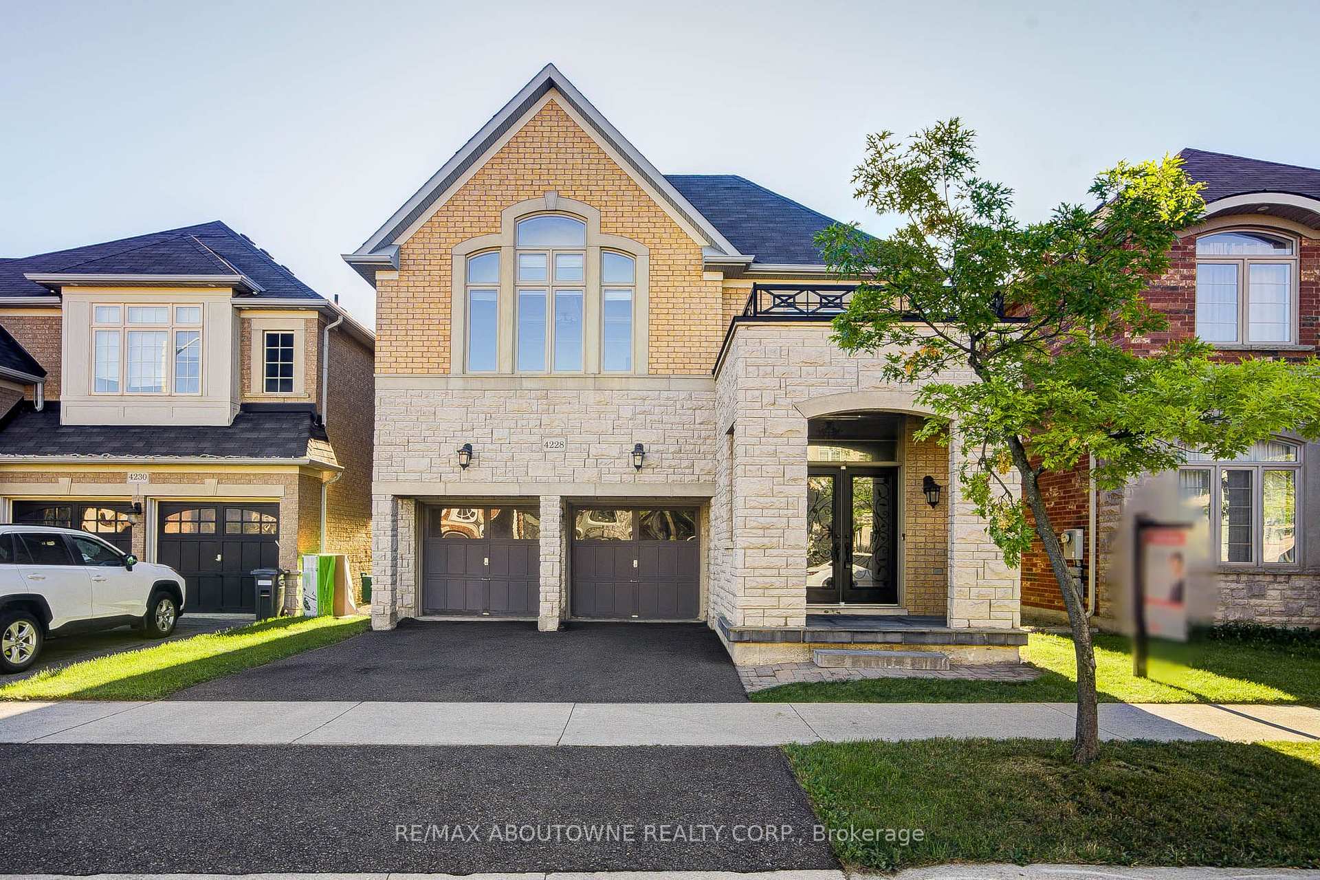 4228 Fuller Crescent Burlington Ontario Canada Sale residential Todor Todorov Right at Home Realty, Brokerage*