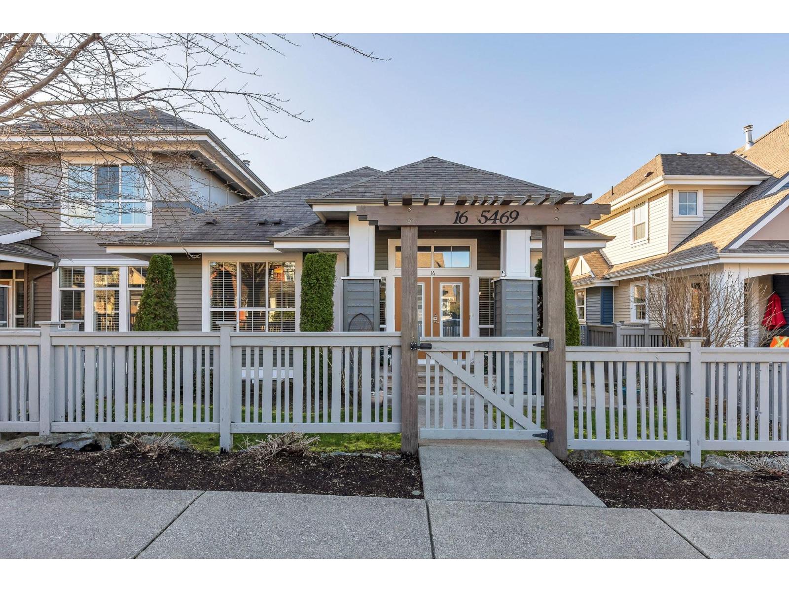 16 5469 CHINOOK STREET|Sardis So Chilliwack British Columbia Canada Sale residential Lorri Terlecki HomeLife Benchmark Realty*