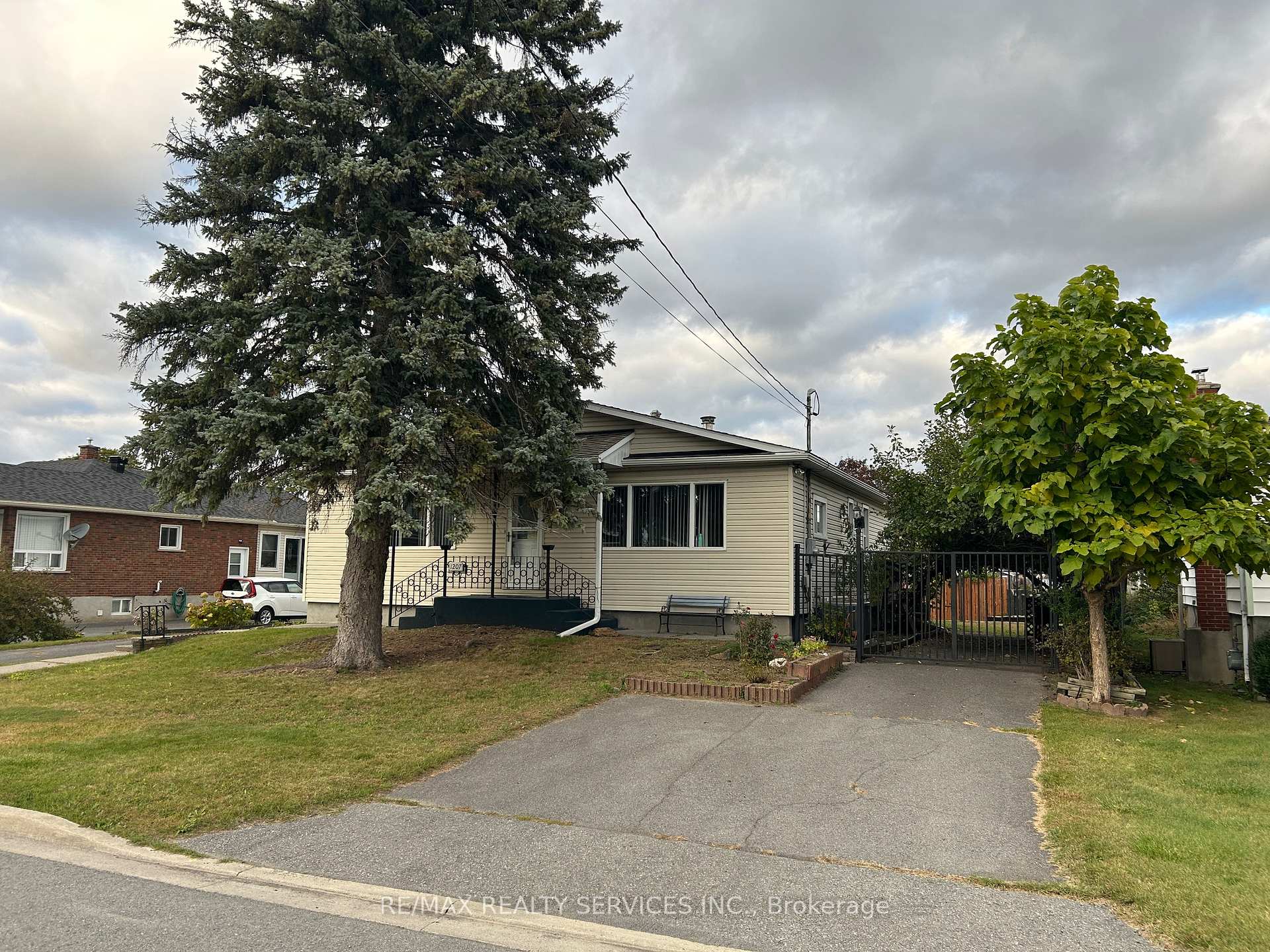 1207 Henry Street Cornwall Ontario Canada Sale residential Joga Reehal RE/MAX Realty Services Inc., Brokerage*