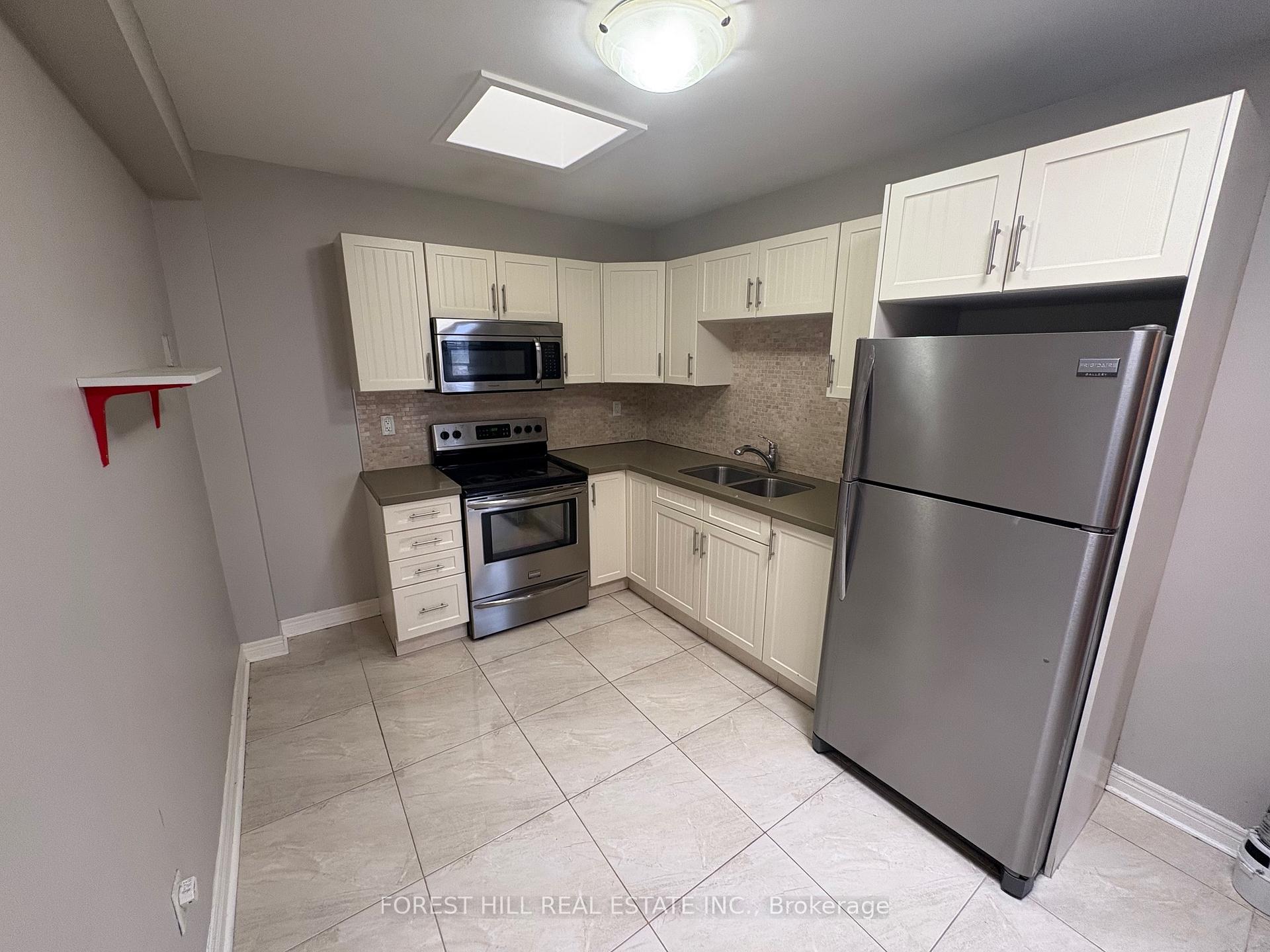 2 - 341 Lakeshore Road E Oakville Ontario Canada Rent residential David Mosley Forest Hill Real Estate Inc., Brokerage *