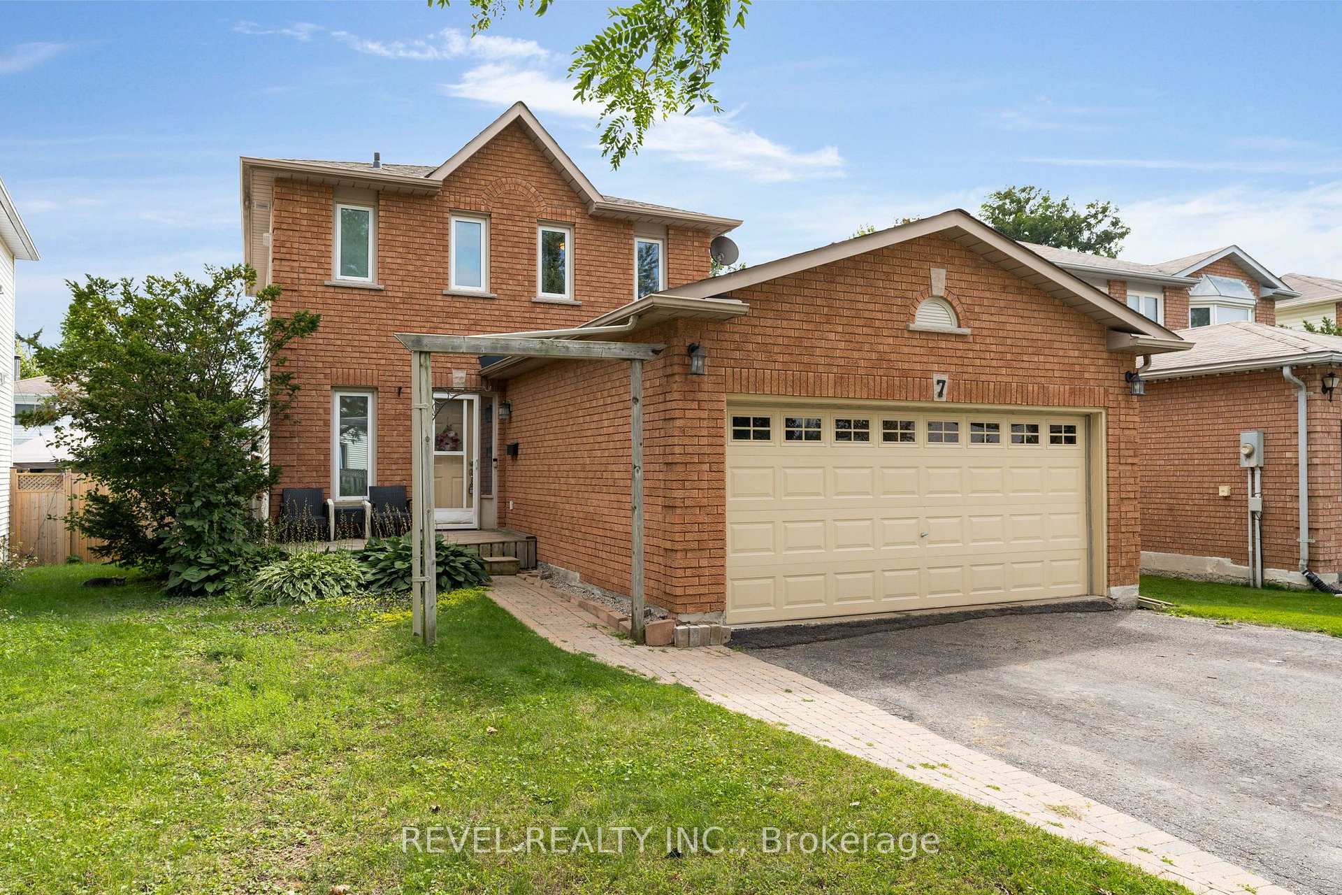 7 Penton Drive Barrie Ontario Canada Sale residential Leo Falkovsky RE/MAX Hallmark Chay Realty Inc., Brokerage*