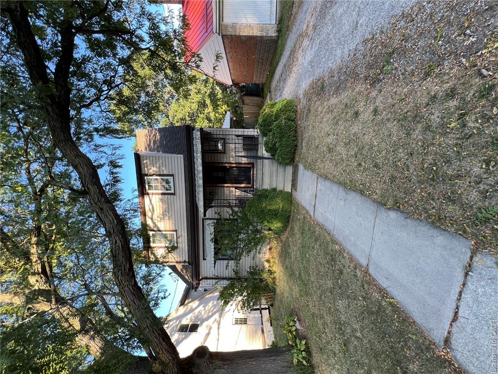 131 Emerson Street Hamilton Ontario Canada Sale residential Lisa Botelho Realty Network 100 Inc., Brokerage *