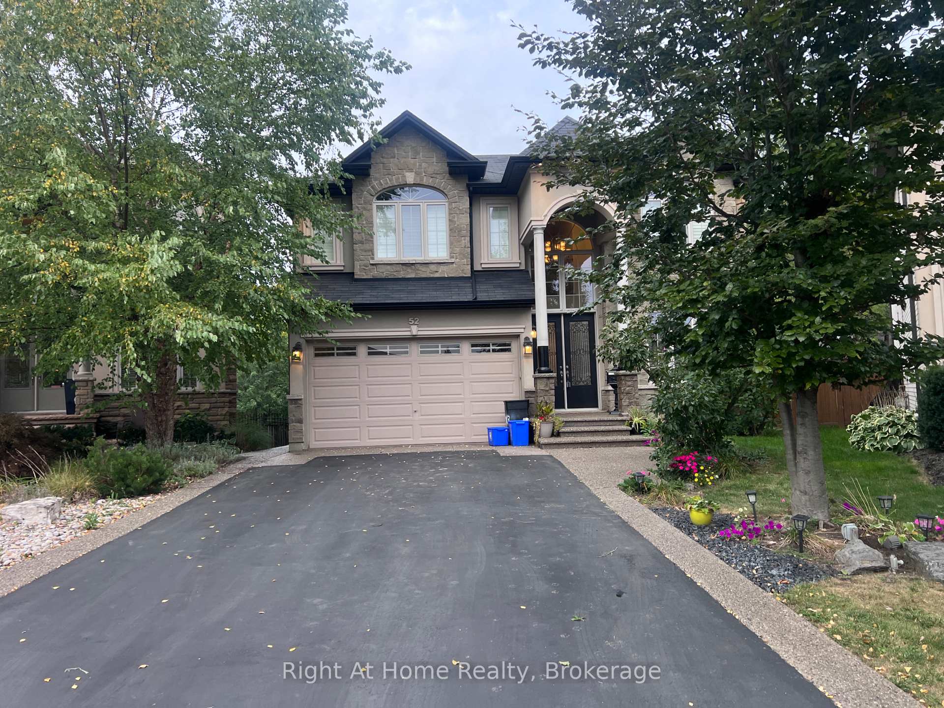 Upper - 52 Lorupe Court Hamilton Ontario Canada Rent residential Imtiaz Kiani Right at Home Realty, Brokerage*
