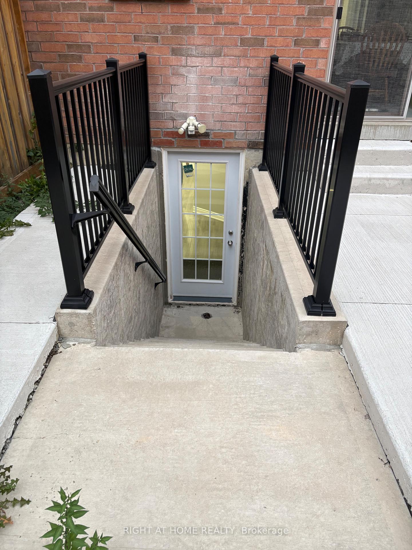 (Lower Level) - 846 Francine Crescent Mississauga Ontario Canada Rent residential Eva Maria Labedzki Right at Home Realty, Brokerage*