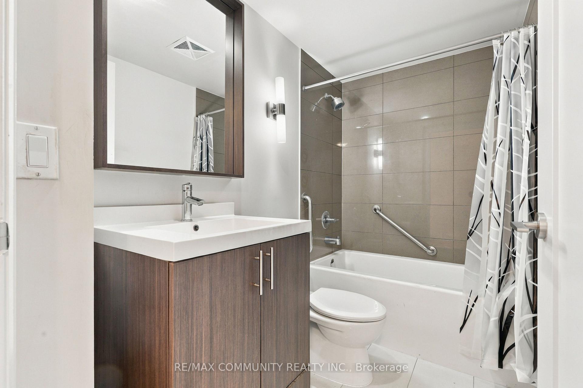 2111 - 18 Graydon Hall Drive, Toronto 4