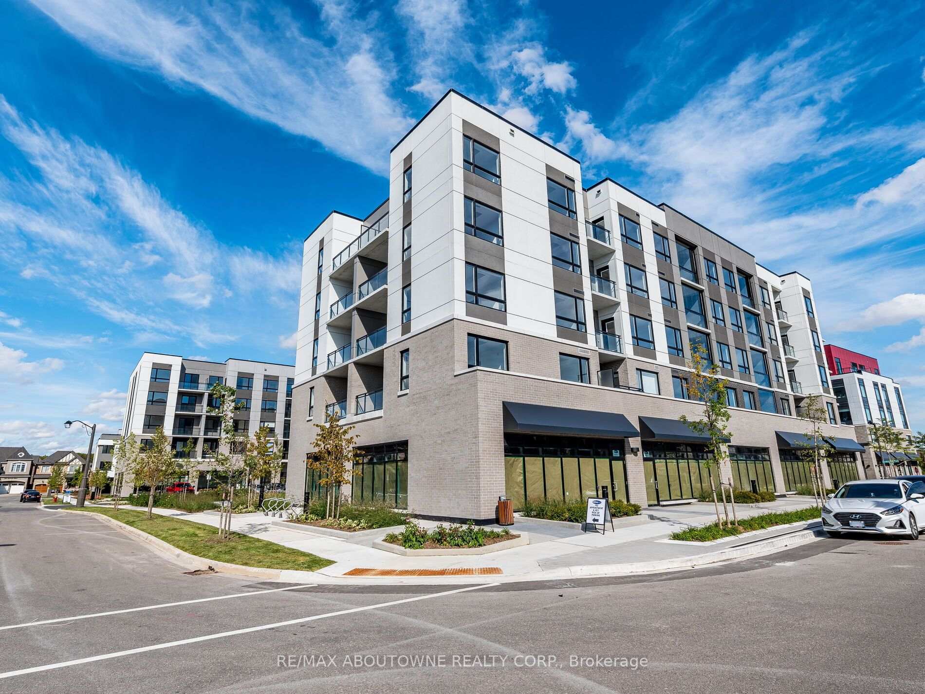 308 - 3250 Carding Mill Trail, Oakville 2