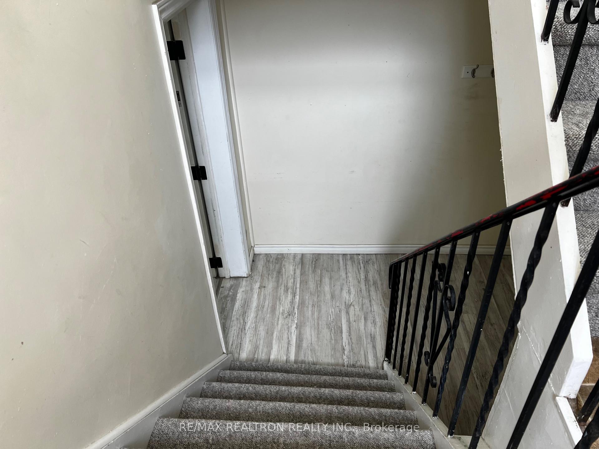 LOWER - 244 St Vincent Street, Barrie 4