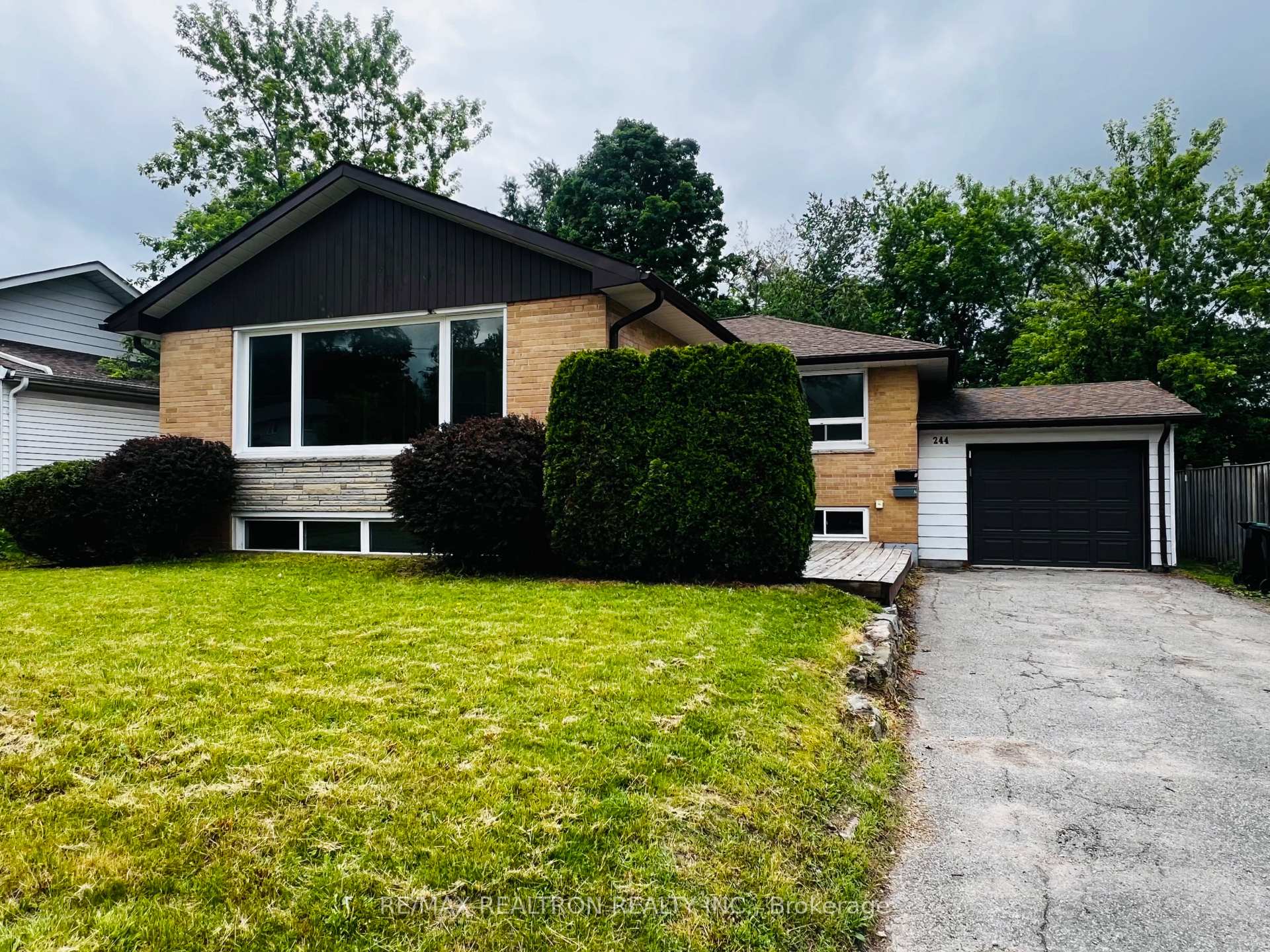 LOWER - 244 St Vincent Street, Barrie 2