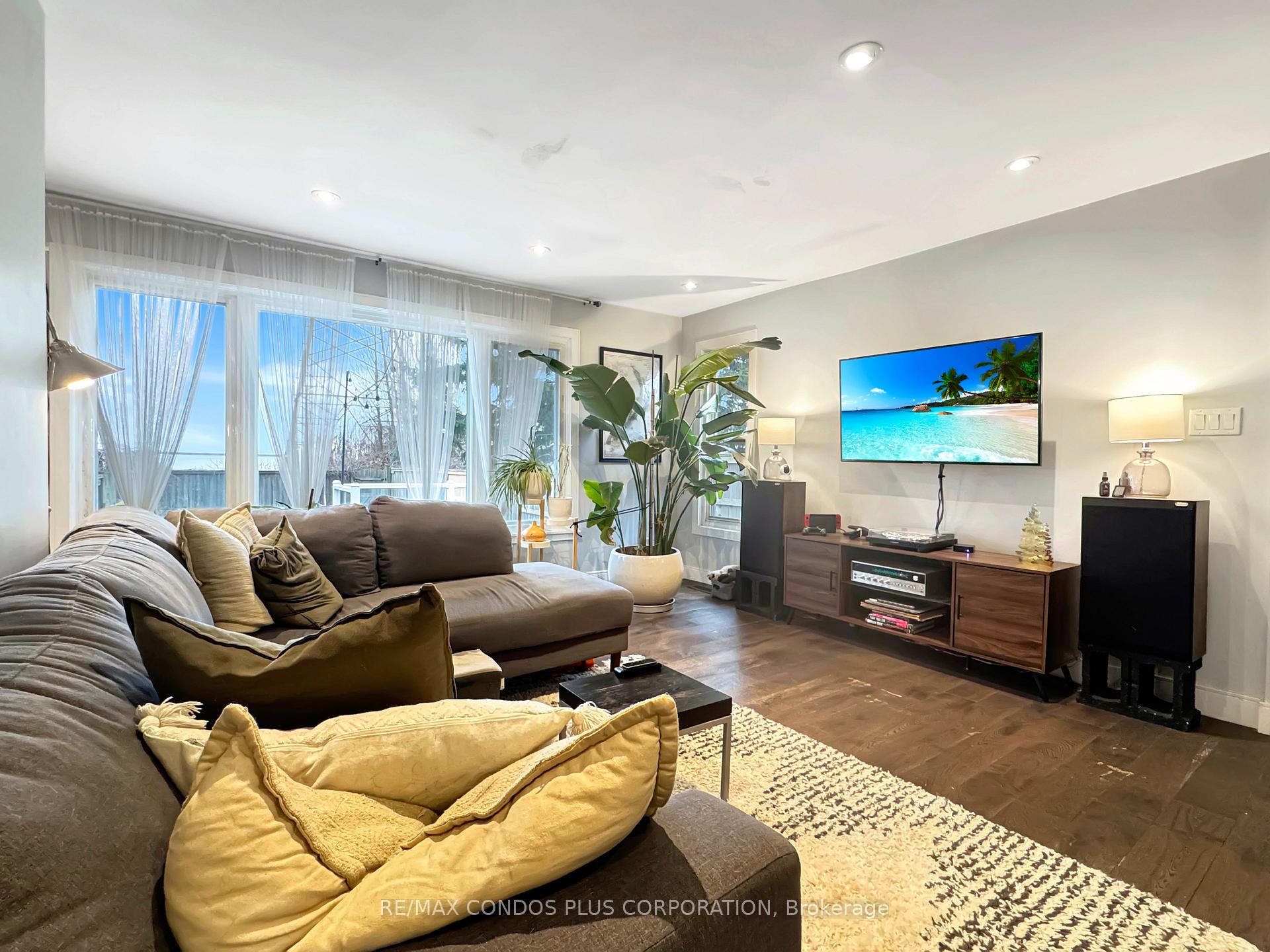 869 Beach Boulevard, Hamilton 5
