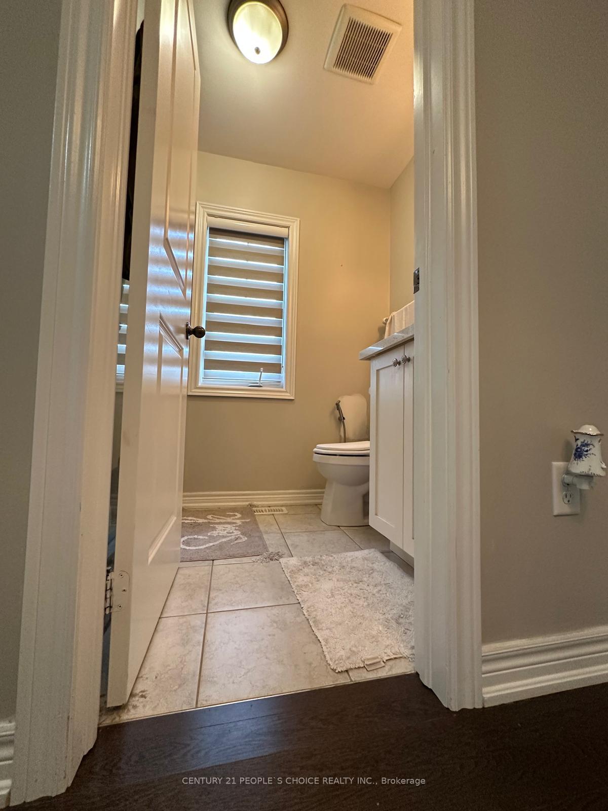 Upper - 70 Hogan Manor Drive, Brampton 4