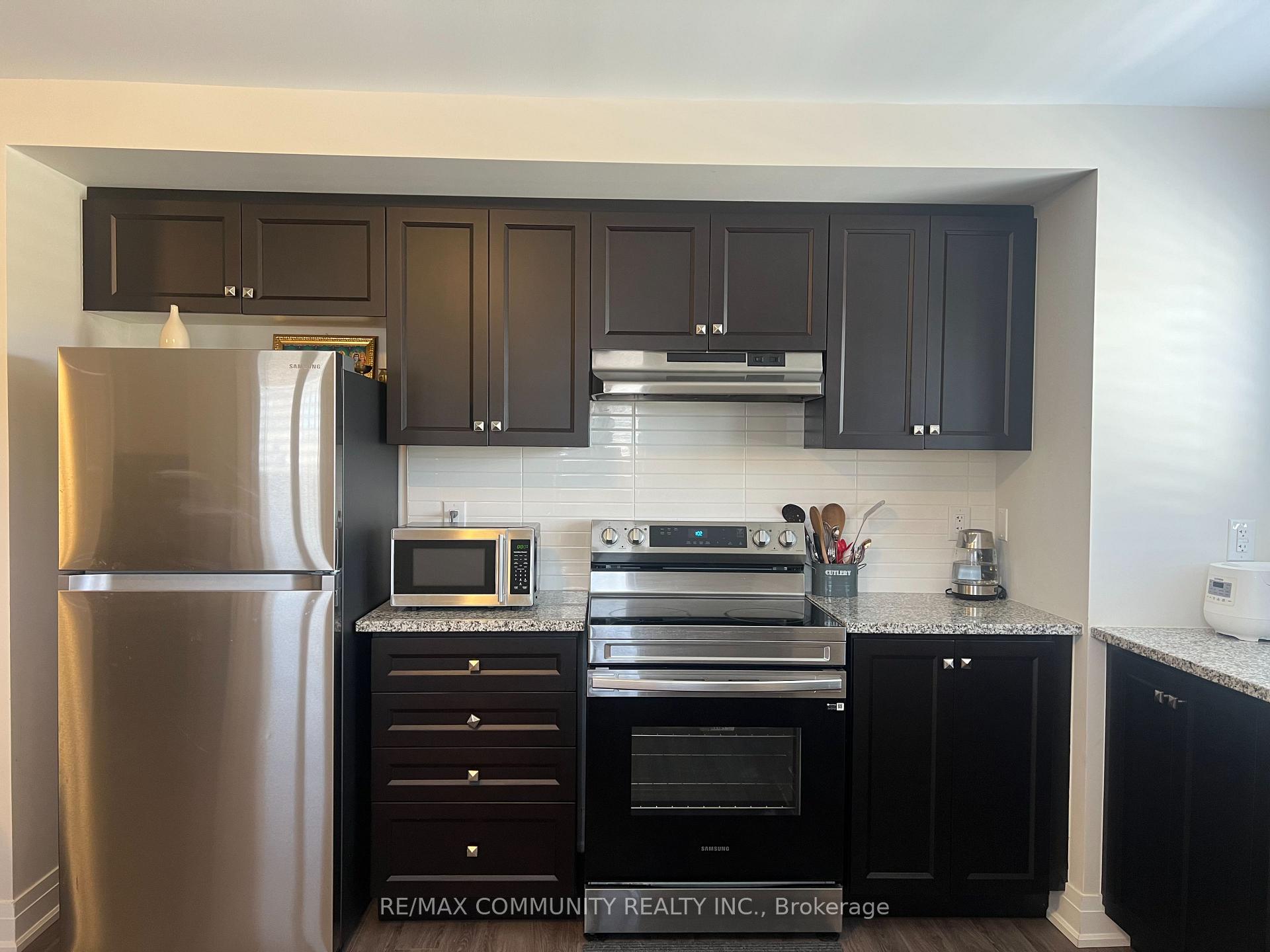 Coach House - 3570 Bur Oak Avenue, Markham 3
