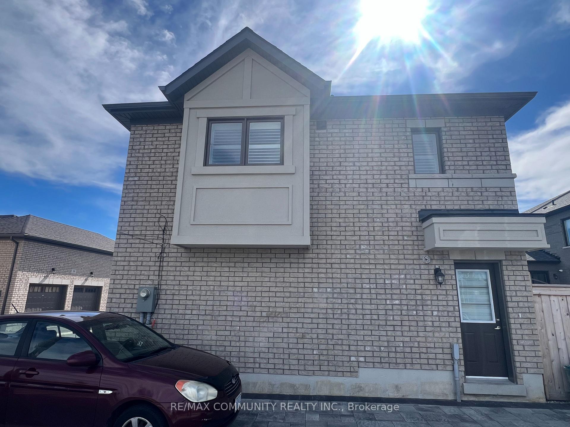 Coach House - 3570 Bur Oak Avenue, Markham 2