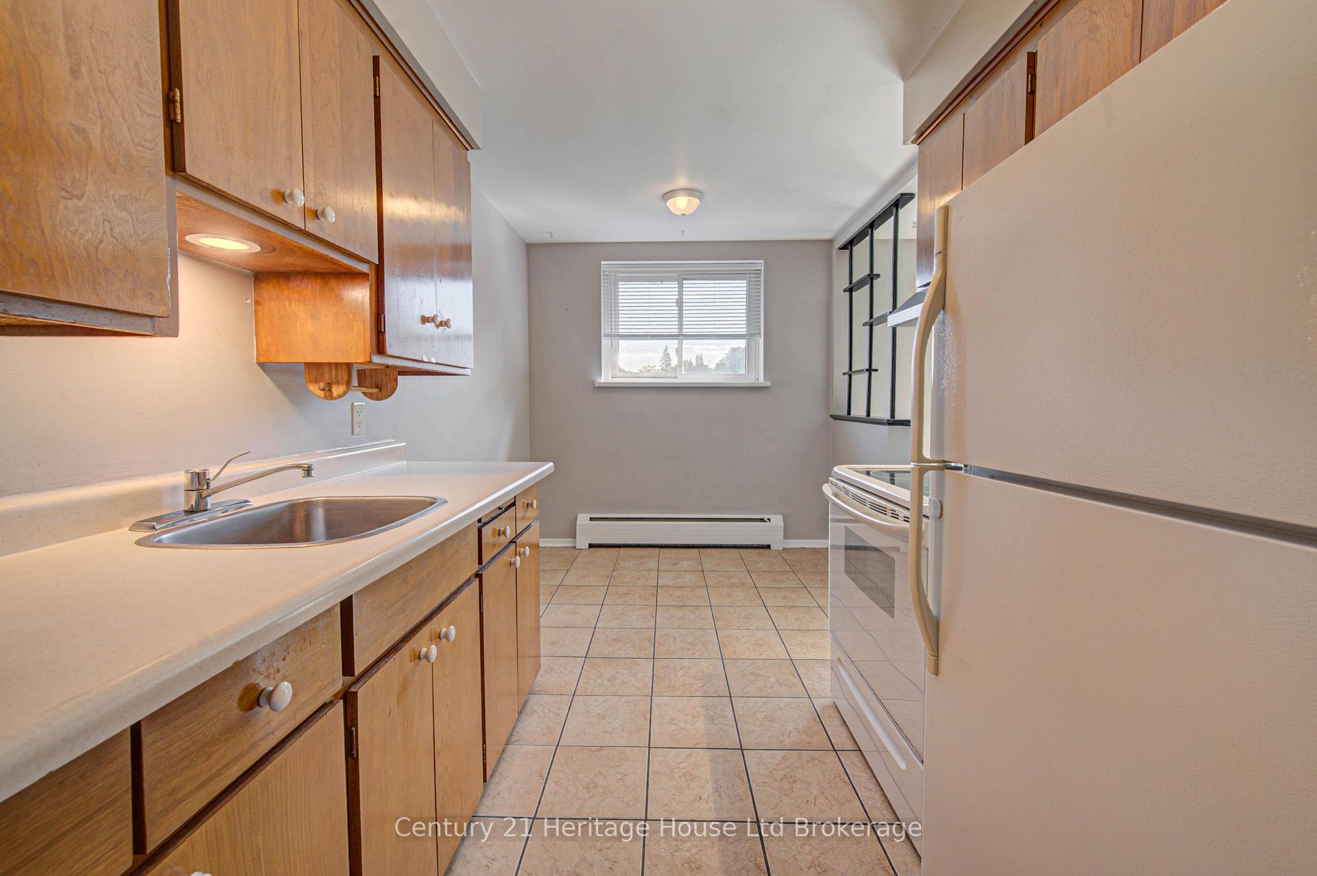 401 - 770 Hughson Street, Woodstock 5