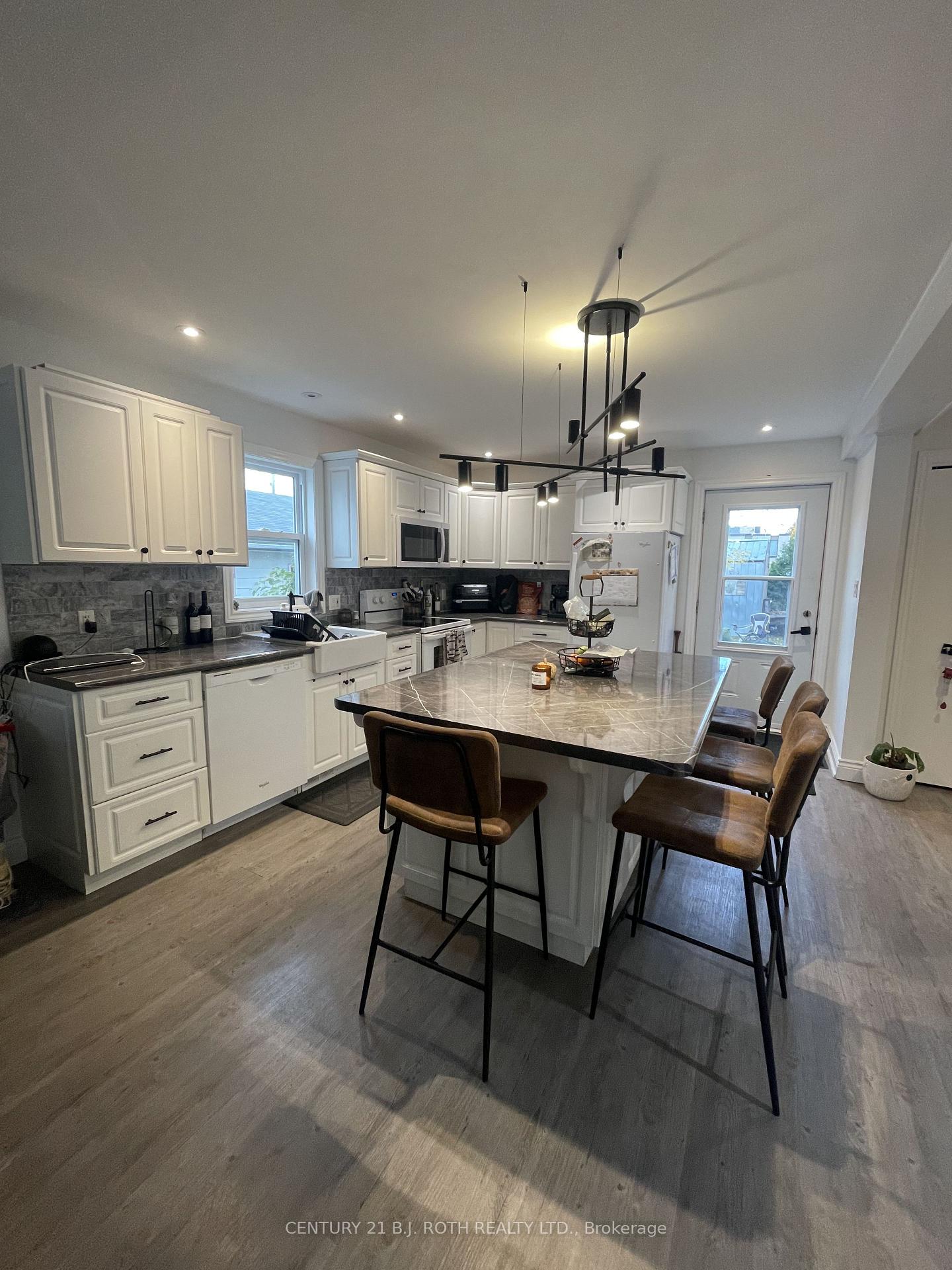 6 Stone Street, Springwater 4