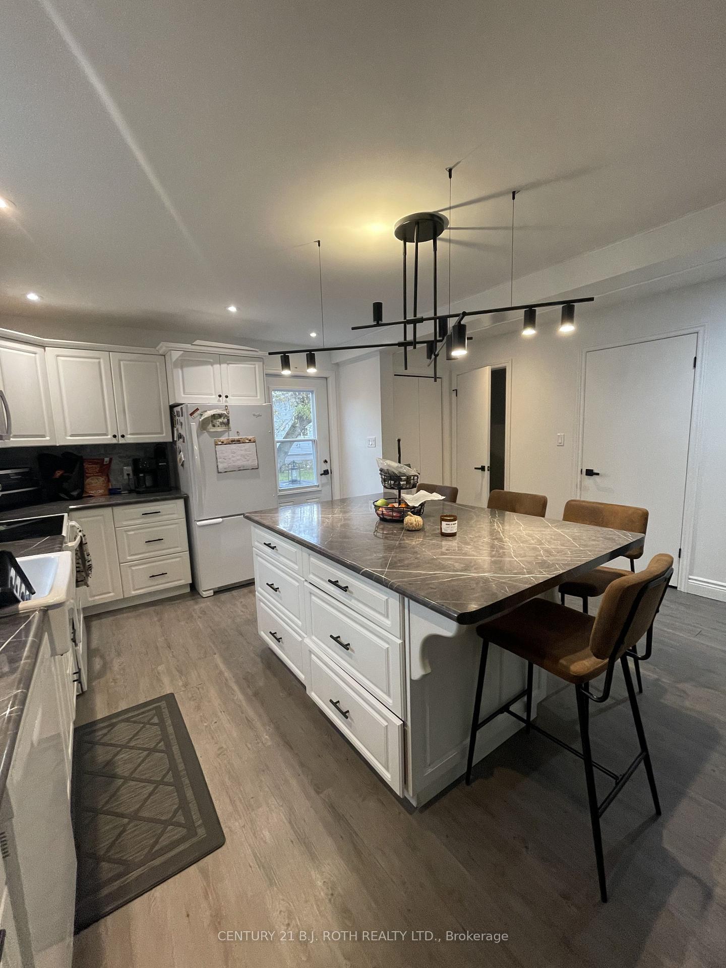 6 Stone Street, Springwater 3