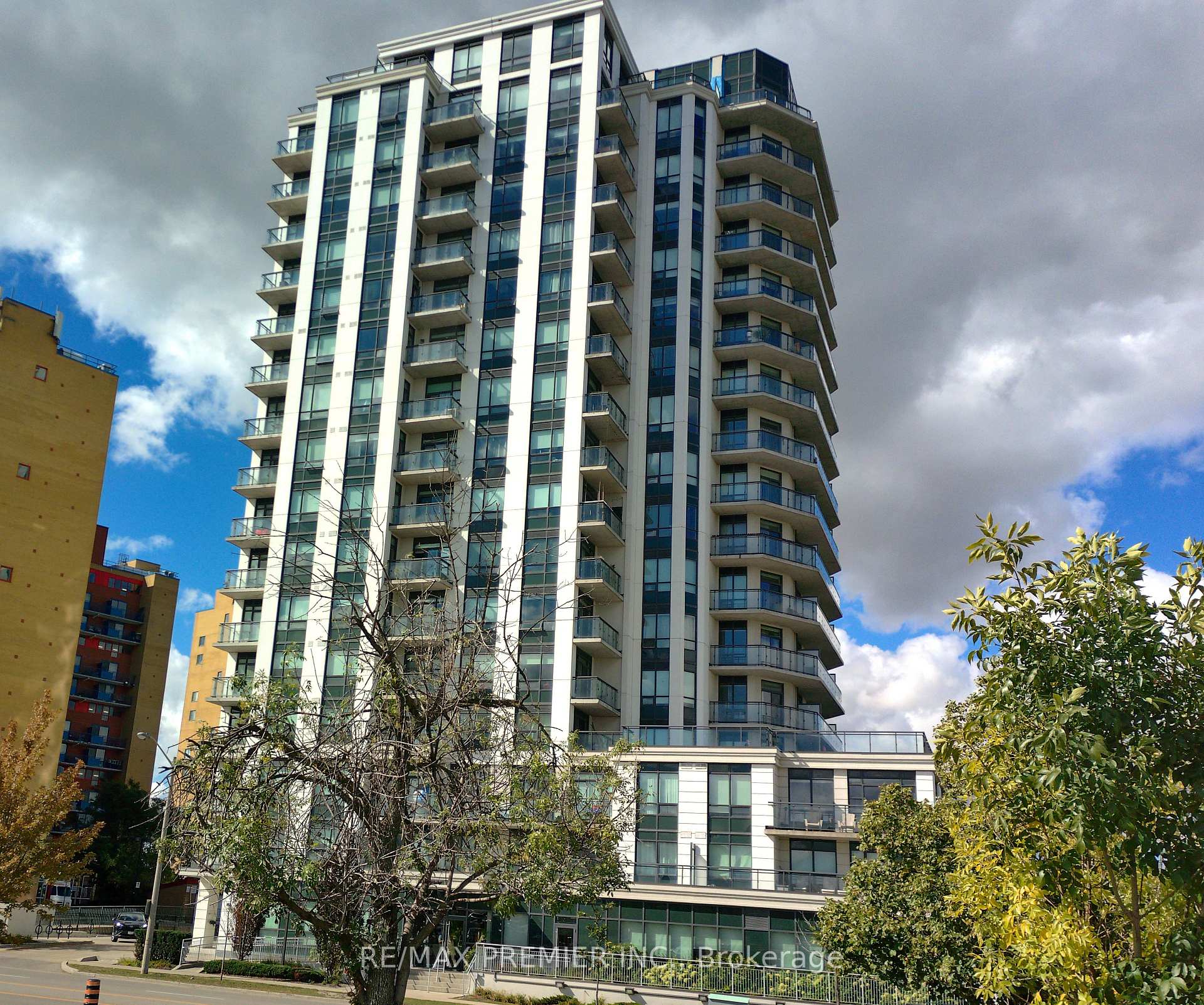404 - 840 Queens Plate Drive, Toronto 2