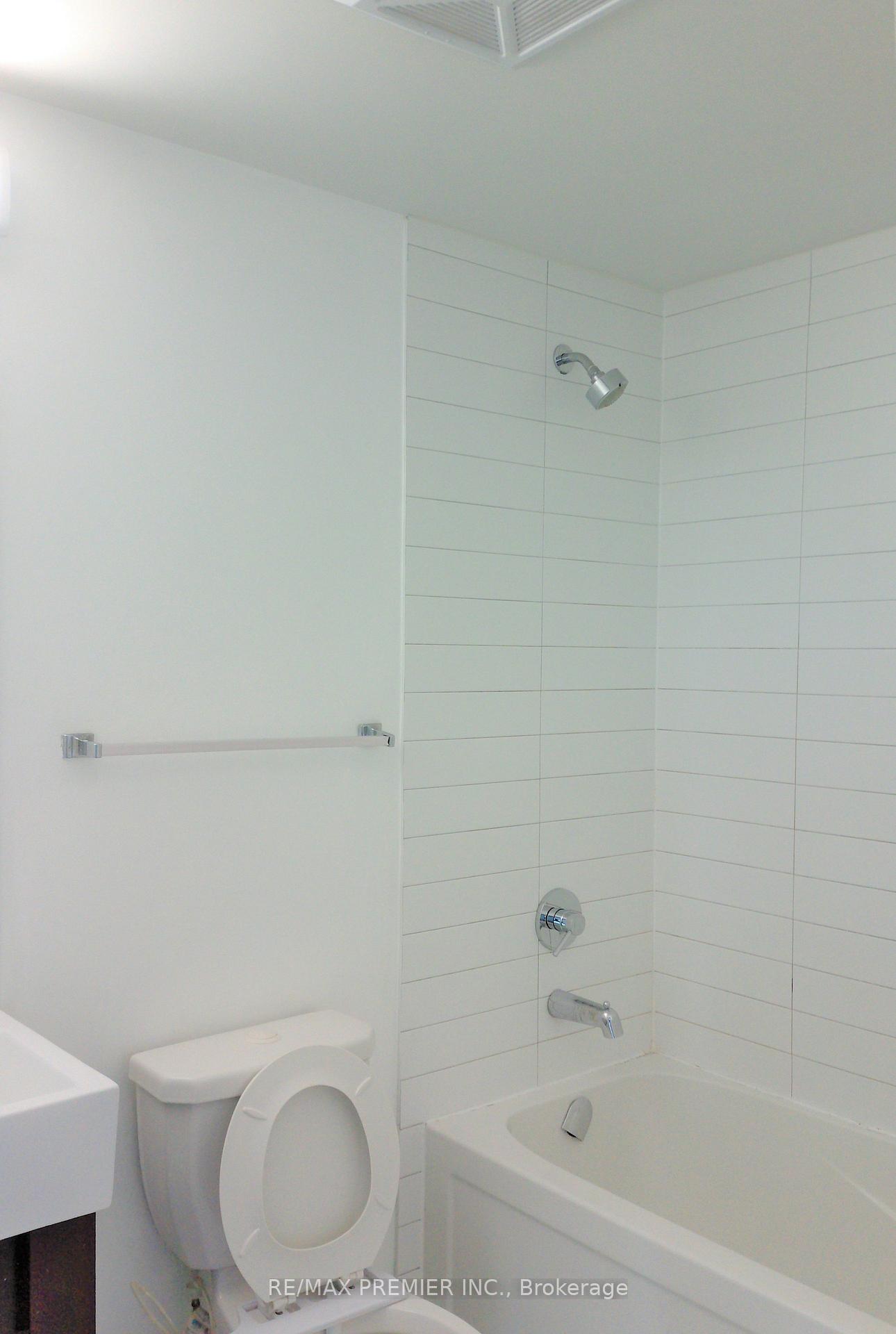 404 - 840 Queens Plate Drive, Toronto 5