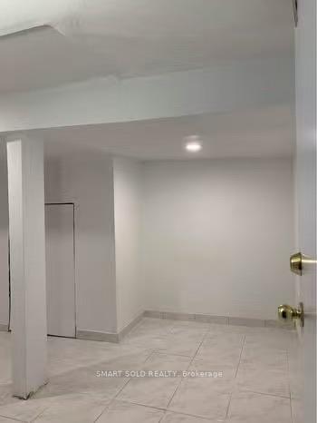 Lower - 370 Delaware Avenue, Toronto 5