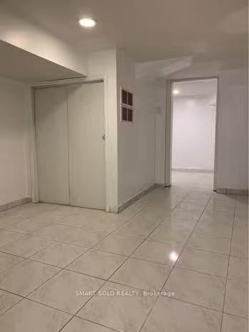 Lower - 370 Delaware Avenue, Toronto 4