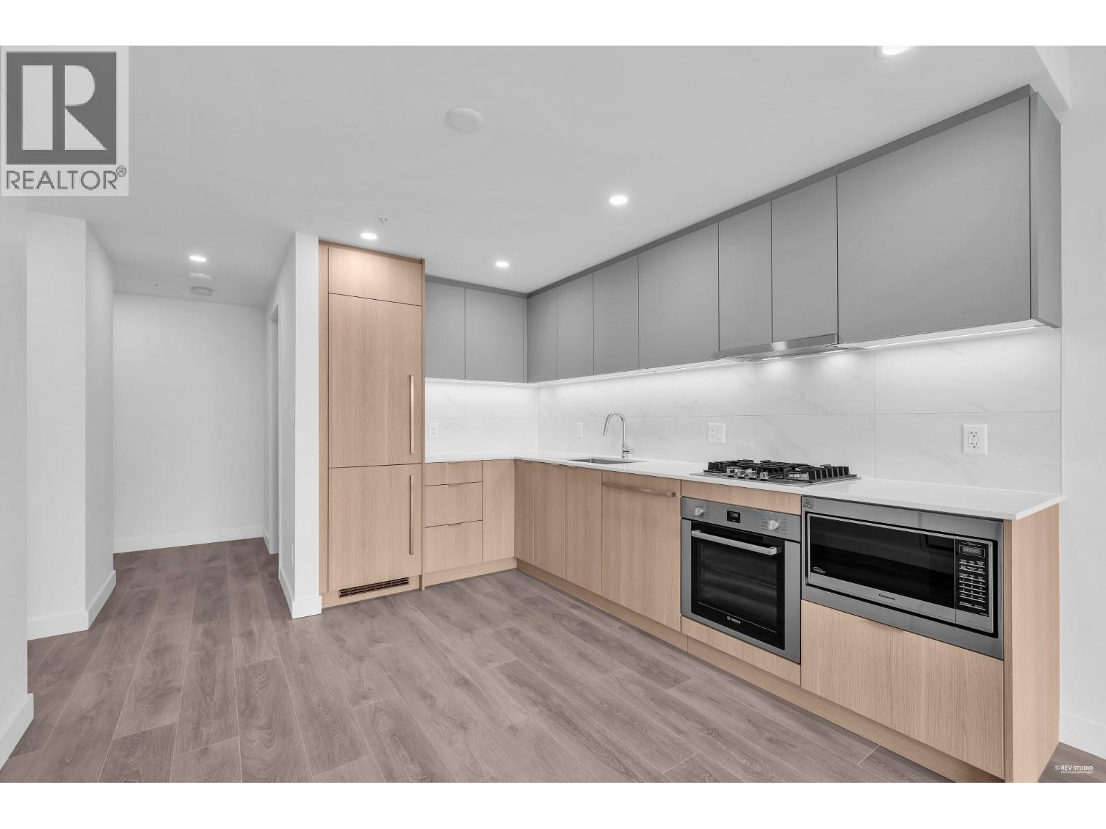 21XX 318 ALDERSON AVENUE, Coquitlam 2