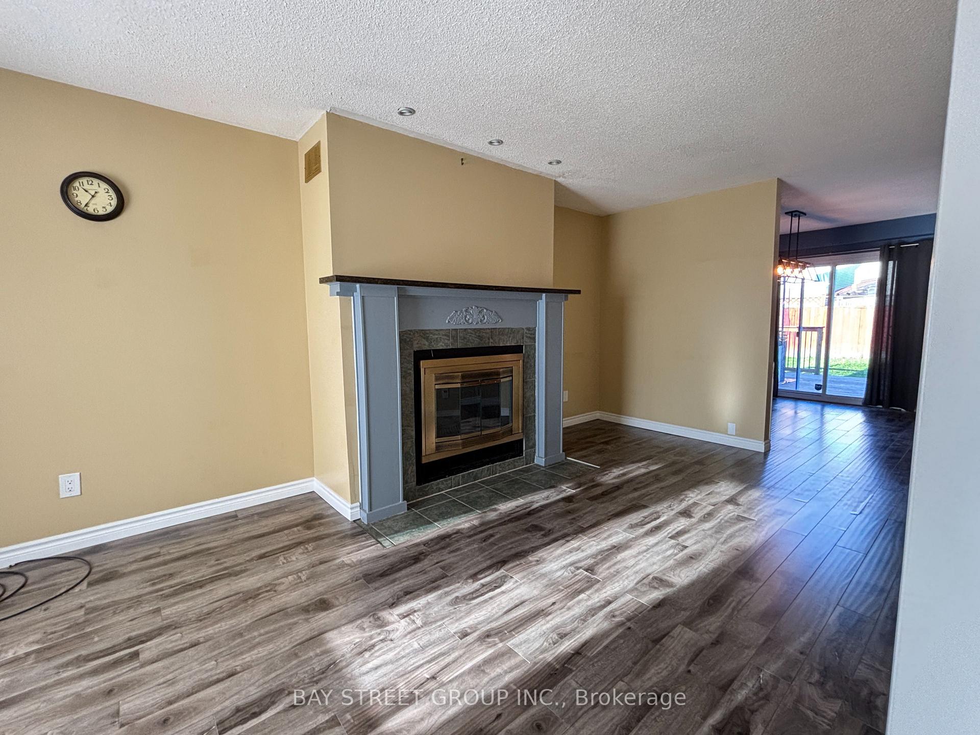 27 Lindsay Court, Barrie 4