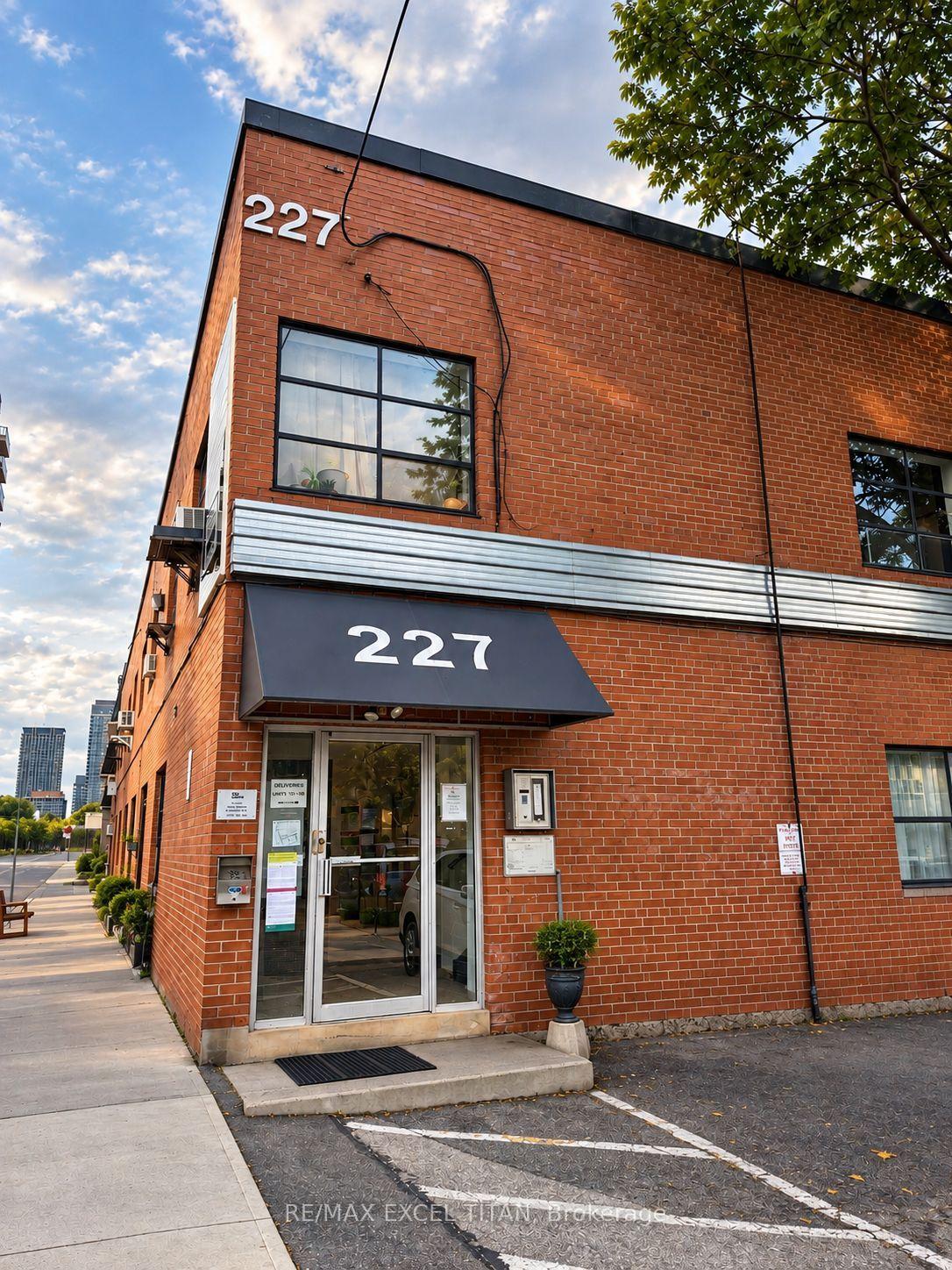 202 - 227 Sterling Road E Toronto Ontario Canada Rent residential   MOVETA REALTY INC., Brokerage*