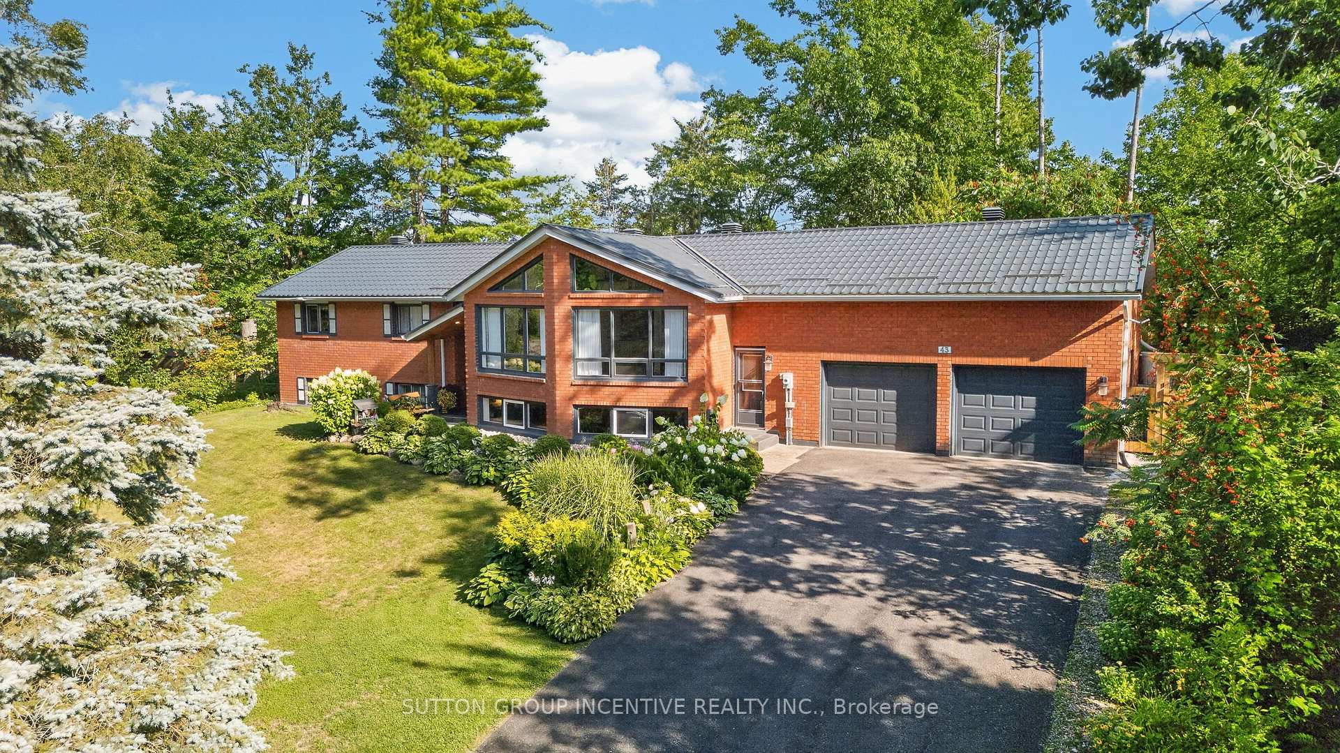 43 Wattie Road Springwater Ontario Canada Sale residential Wanda Hollosi Sutton Group Incentive Realty, Brokerage *