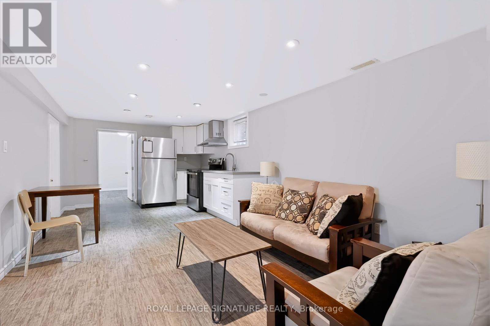 Bsmt - 66 Miramar Crescent, Toronto 5