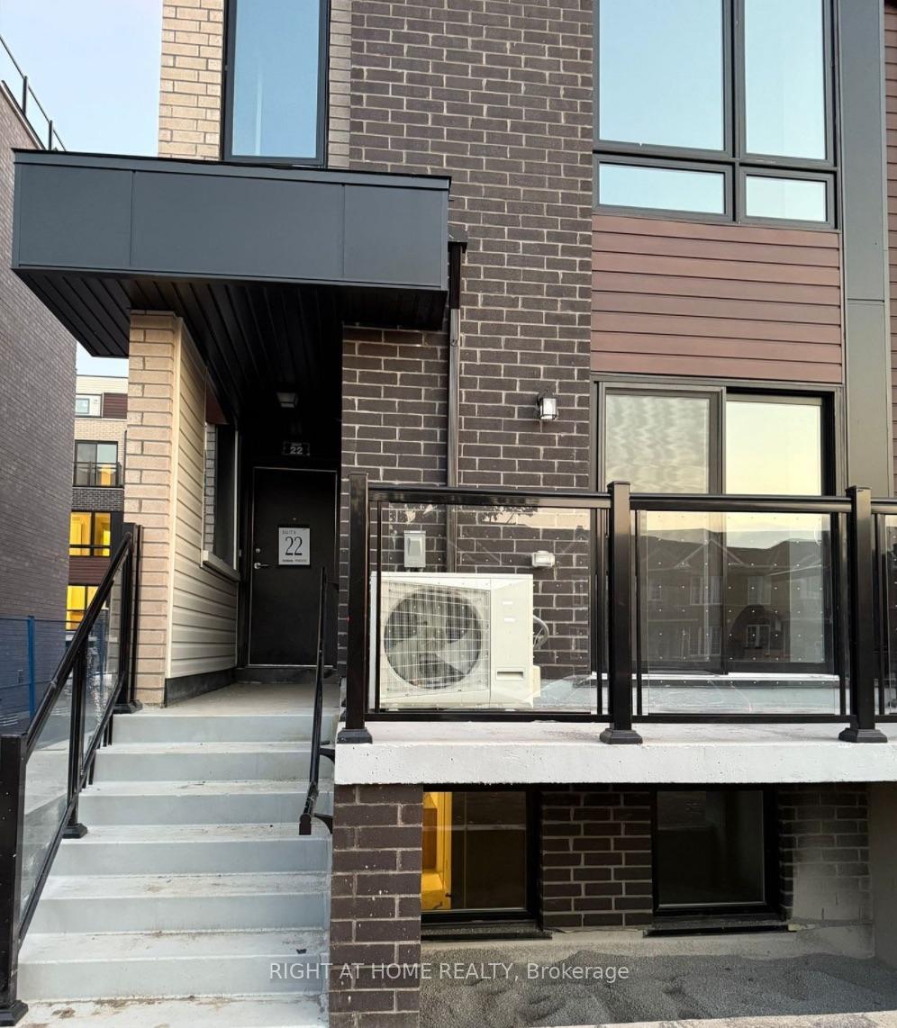 20 - 235 McLevin Avenue, Toronto 2
